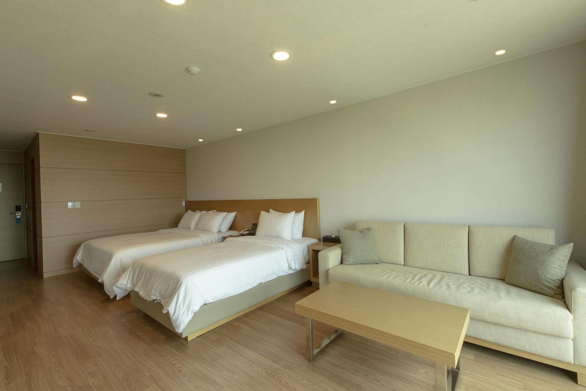Uni Hotel Jeju Exterior photo