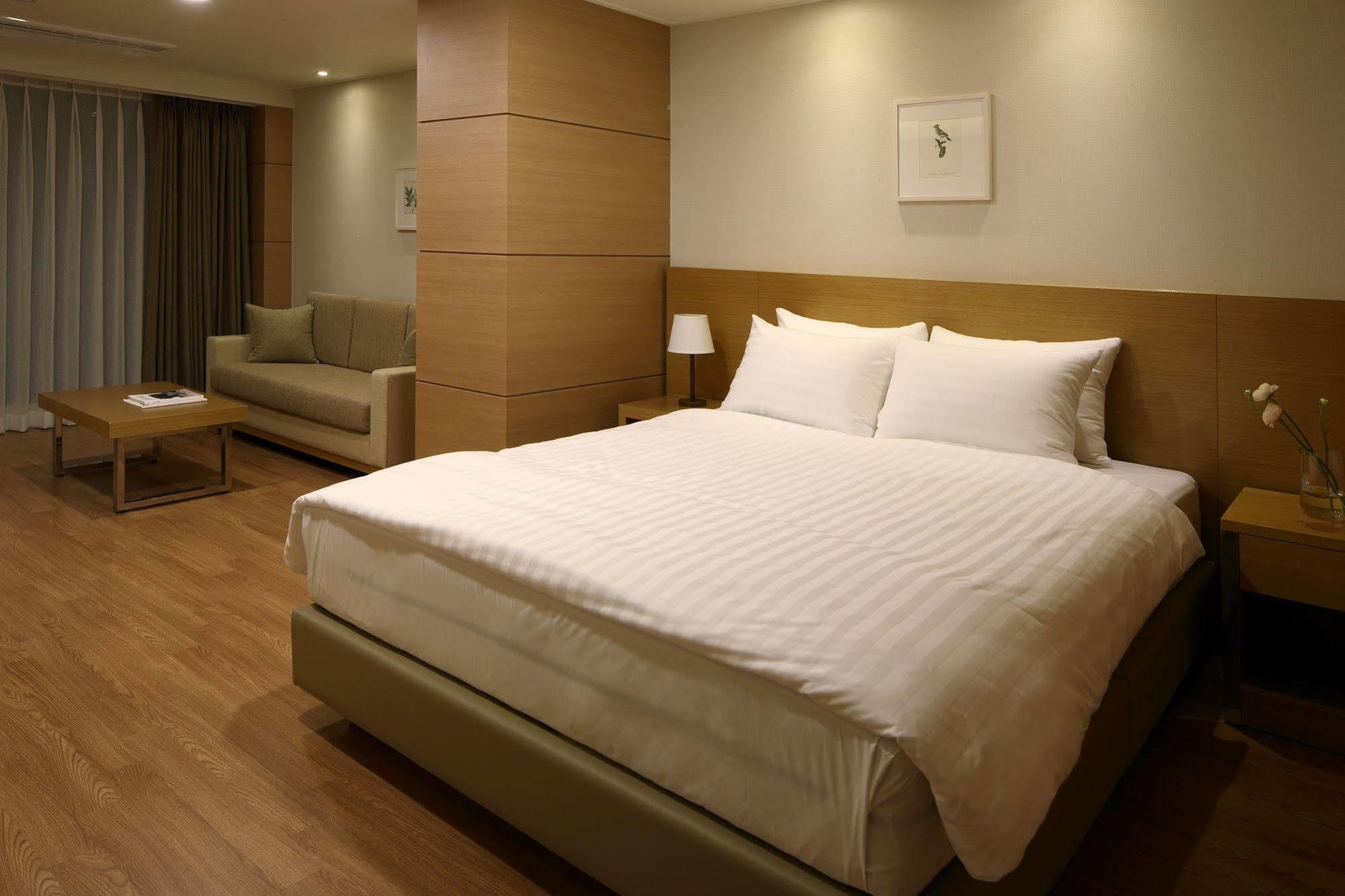 Uni Hotel Jeju Exterior photo
