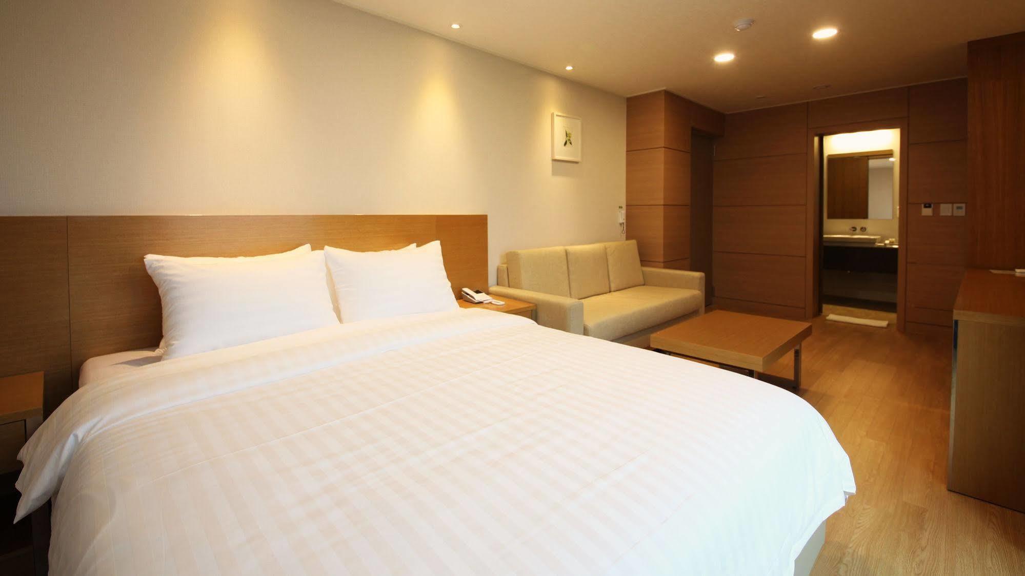 Uni Hotel Jeju Exterior photo